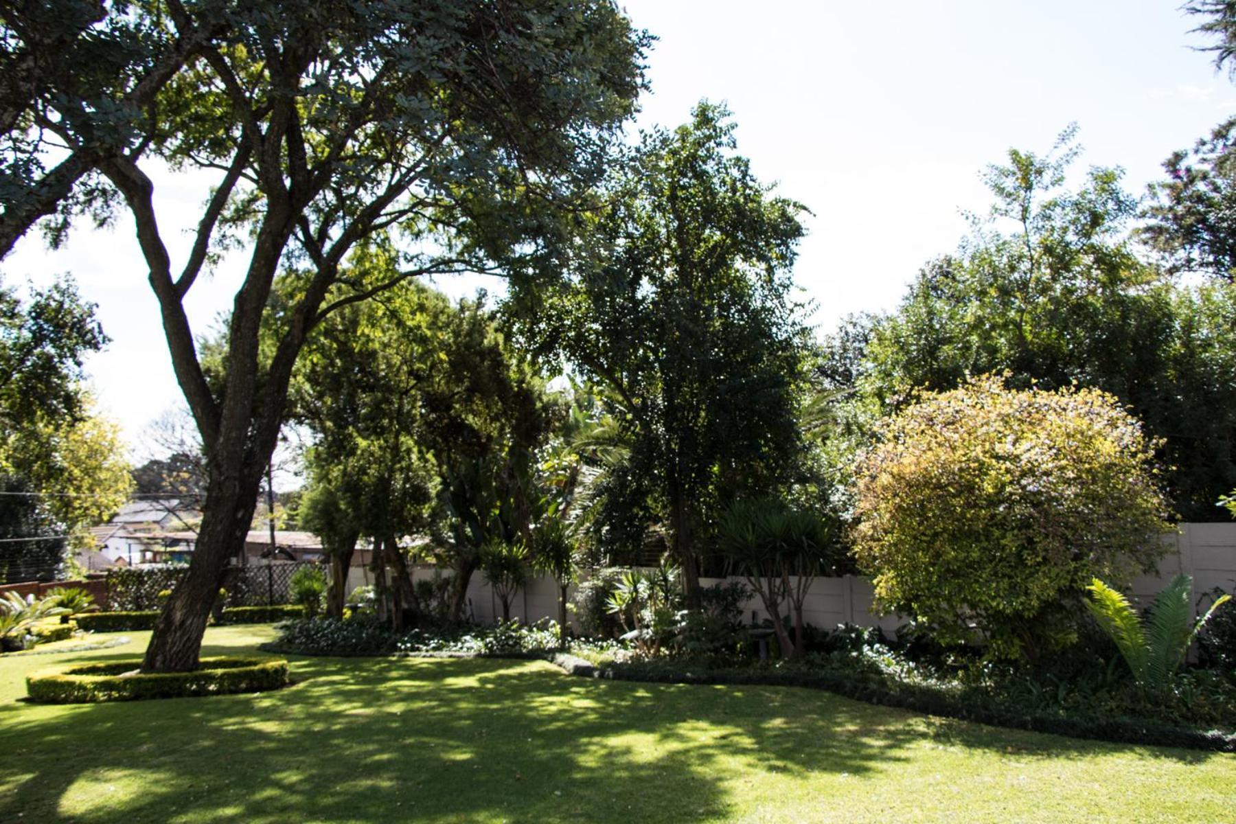 64 On Malabor Bed & Breakfast Pretoria Bagian luar foto